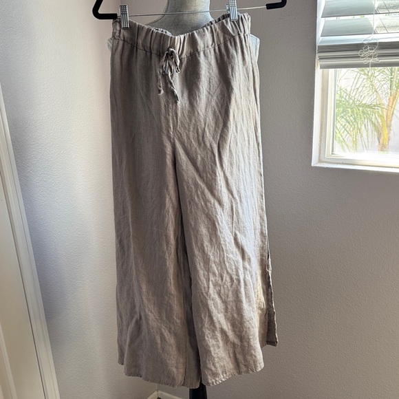 Women's Beige Cropped Pants - Picture 1 of 5